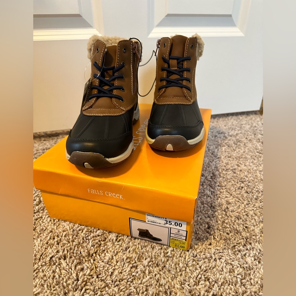 Brand New - Kids Falls Creek Jackson Brown/Navy Boot (size 2 & 4)